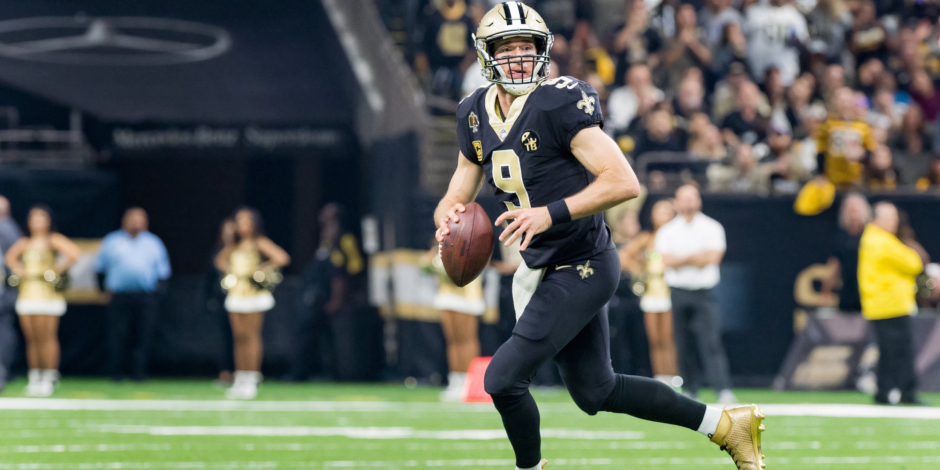 Drew Brees rolls out of the pocket to throw a pass during the NFL football game between the New Orleans Saints and the Pittsburgh Steelers in the Mecedes-Benz Superdome