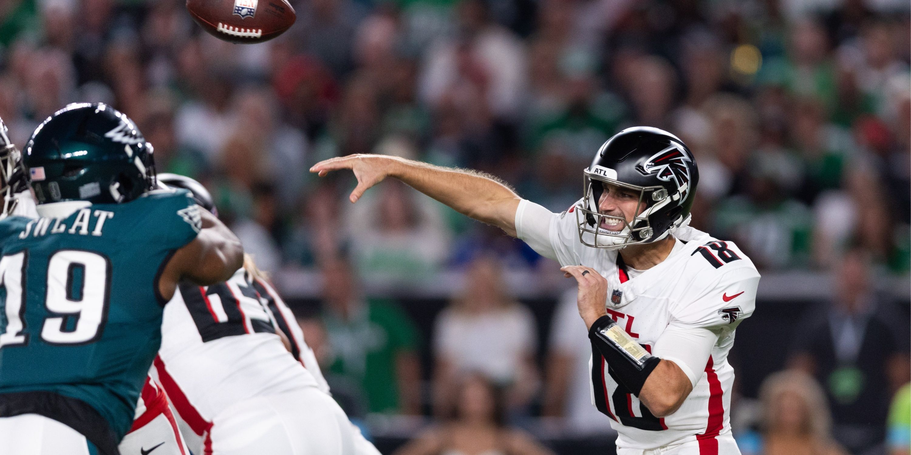 Falcons QB Kirk Cousins throws pass against Eagles