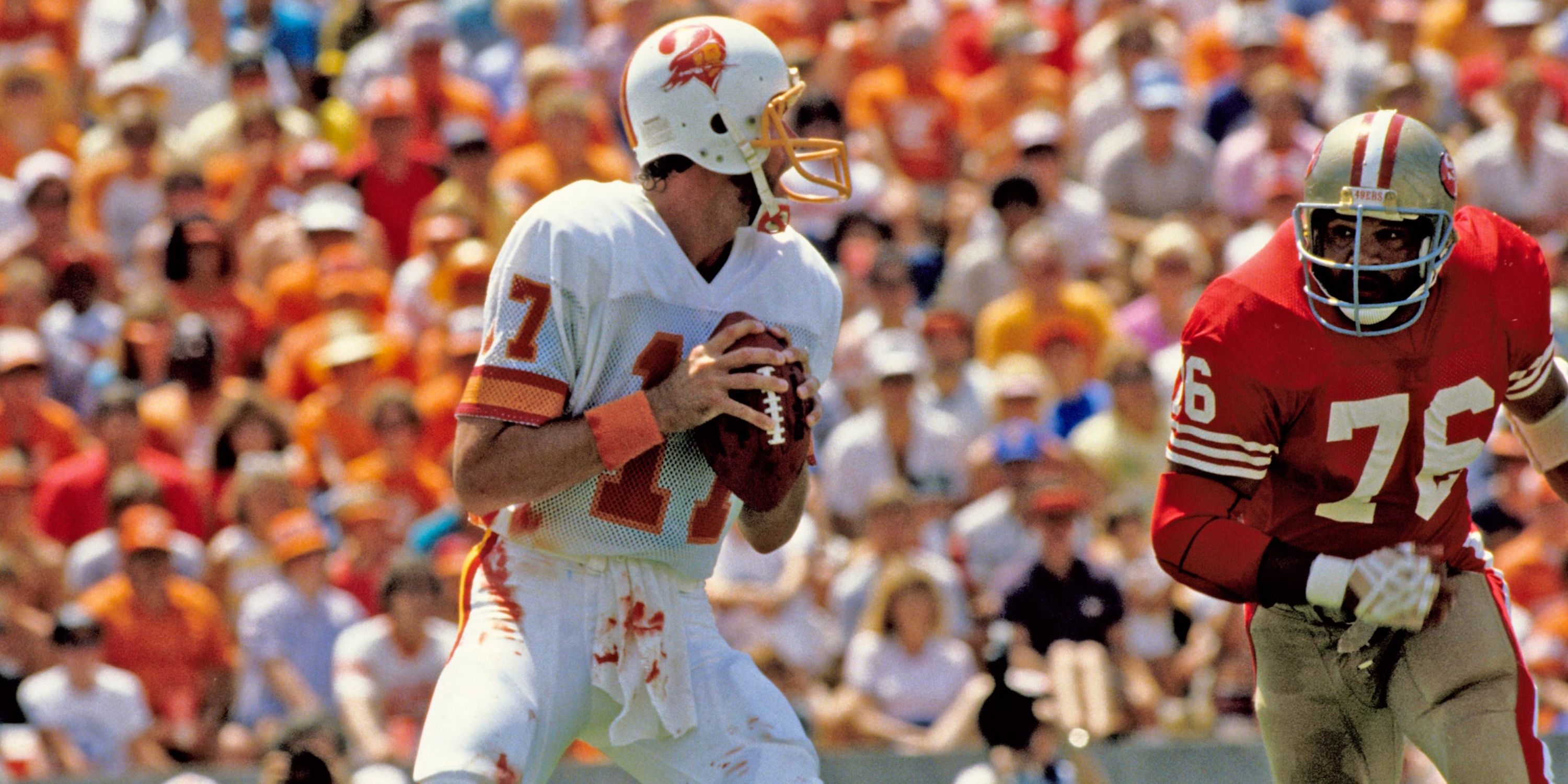 10 NFL Quarterbacks Who Threw the Most Interceptions in a Game