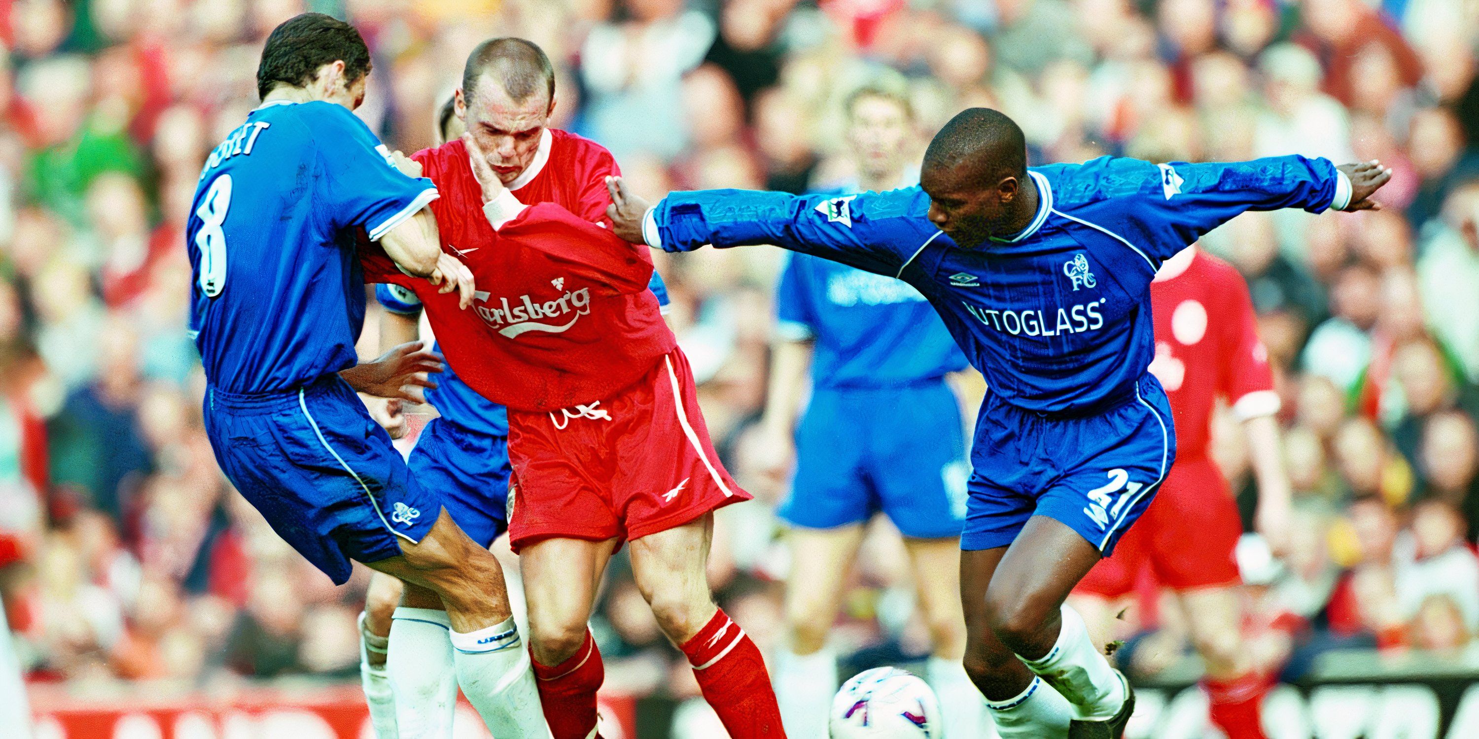 Liverpool's Danny Murphy battles to win the ball against two Chelsea players.