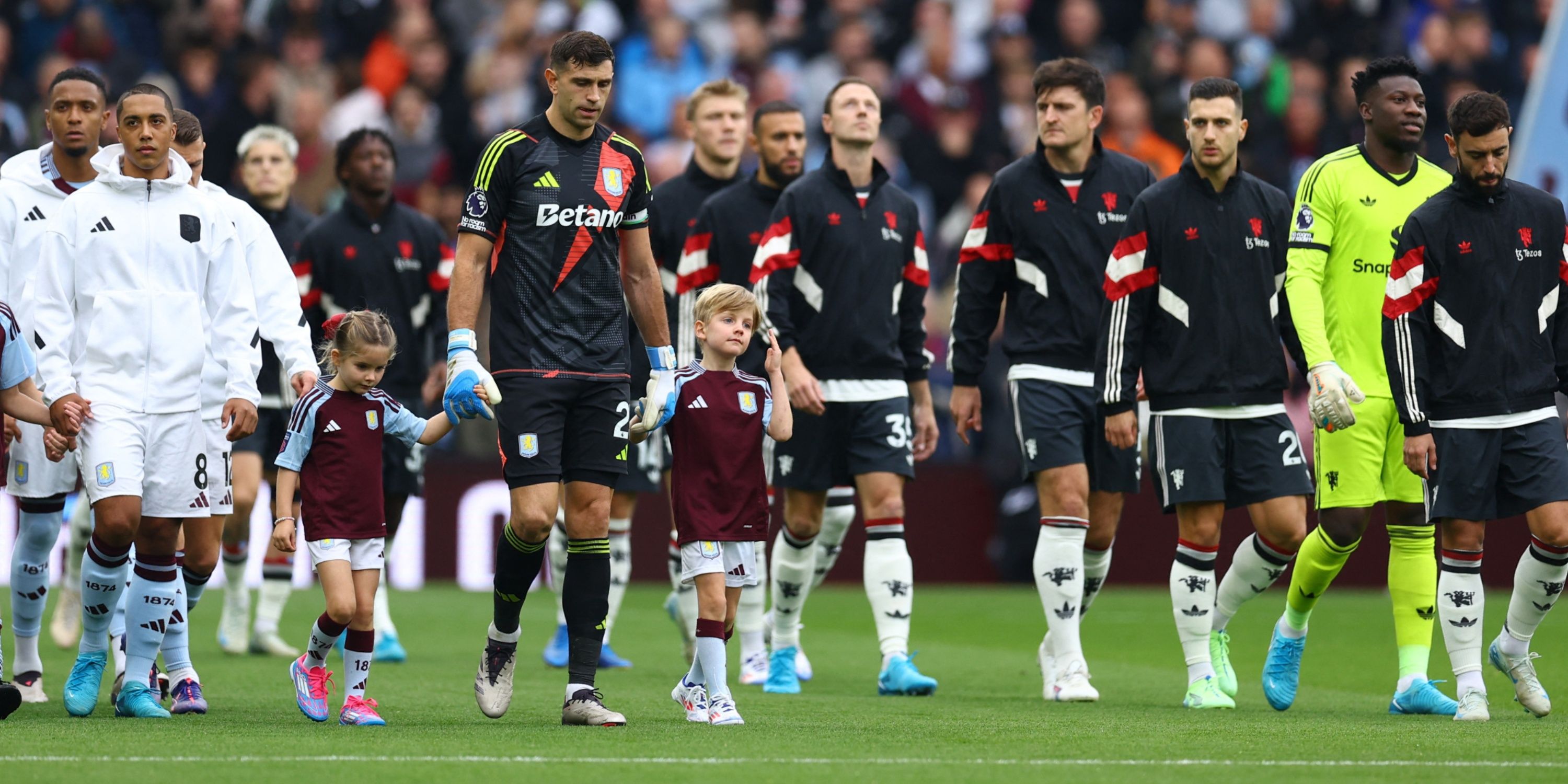 Aston Villa's Emiliano Martinez and Youri Tielemans before Man Utd the match