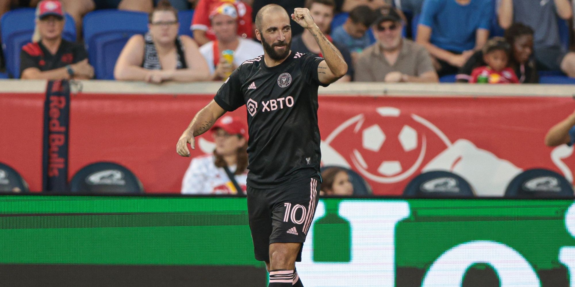 Inter Miami forward Gonzalo Higuain (10) celebrates his goal against the New York Red Bulls during the first half at Red Bull Arena