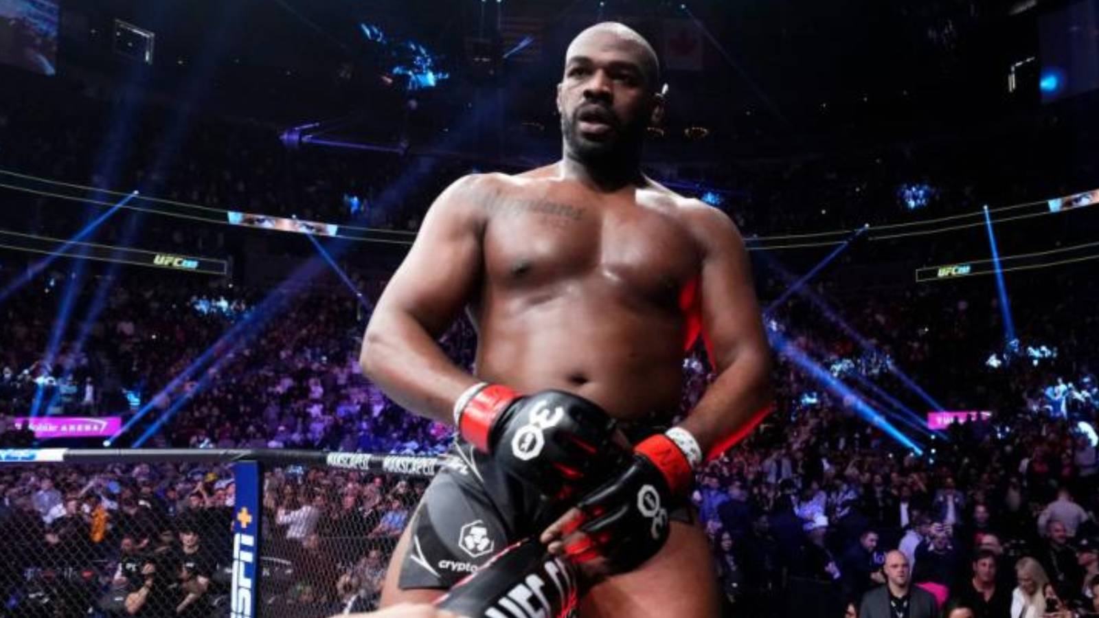 WATCH: UFC champ Jon 'Bones' Jones, an ABQ resident, gives Trump title belt, image size:1600x900