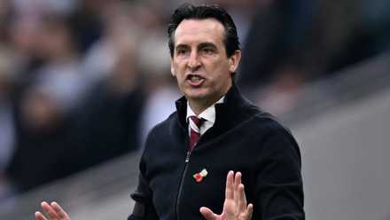 Aston Villa head coach Unai Emery on the touchline