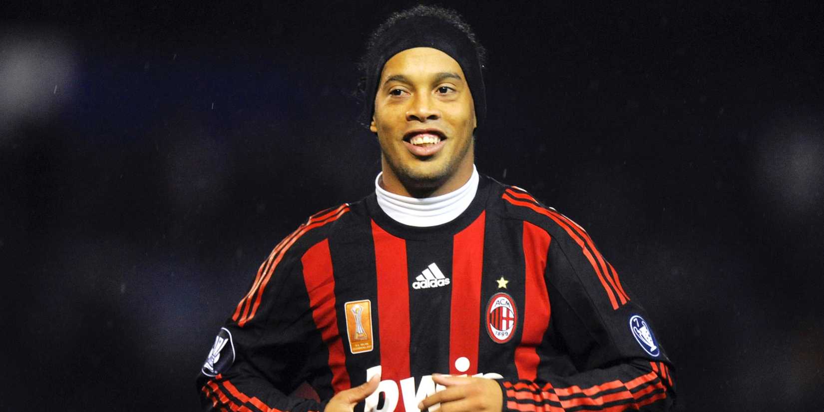 Ronaldinho playing for AC Milan at Fratton Park
