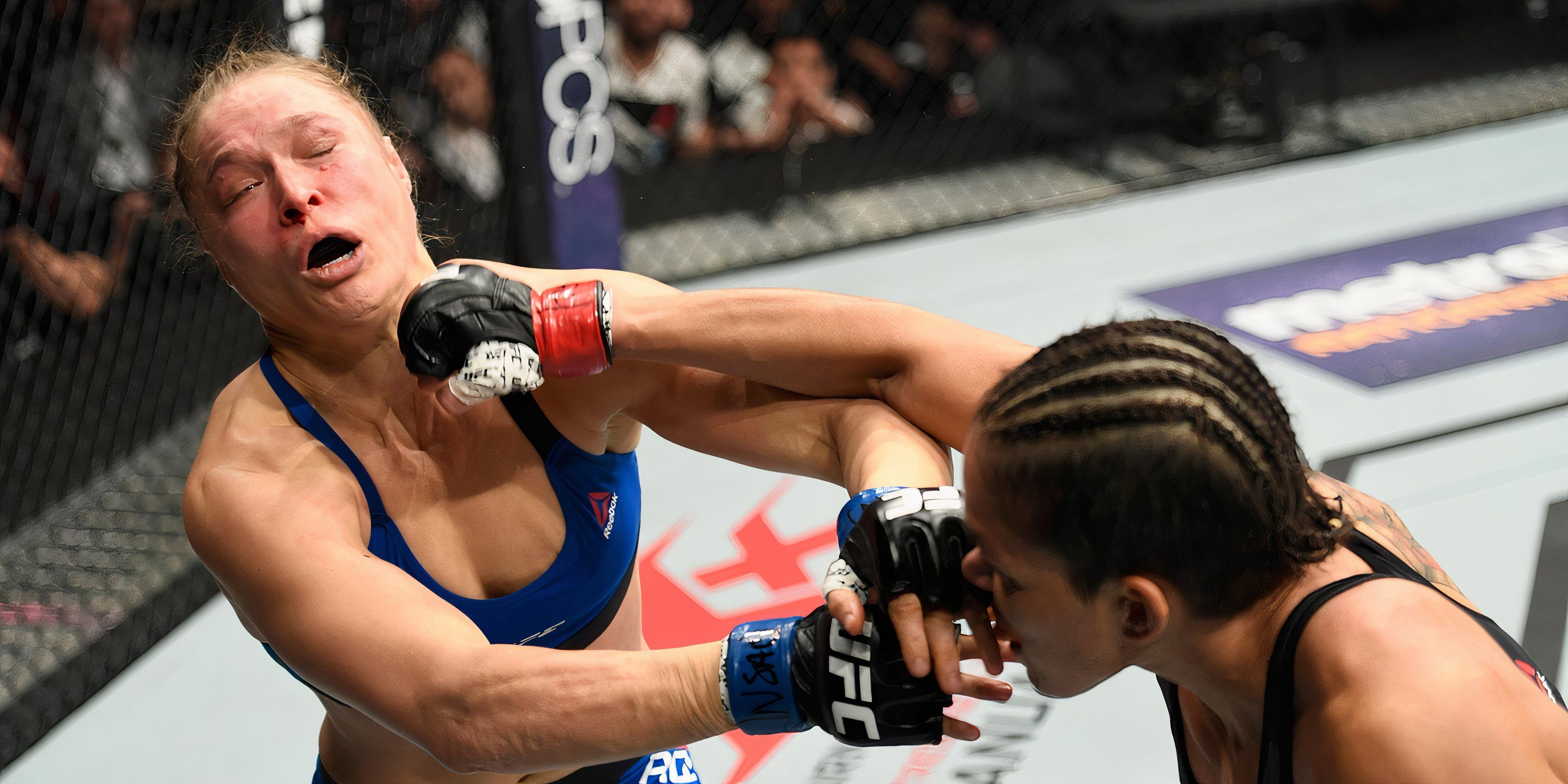 Ronda Rousey gets punched by Amanda Nunes at UFC 207