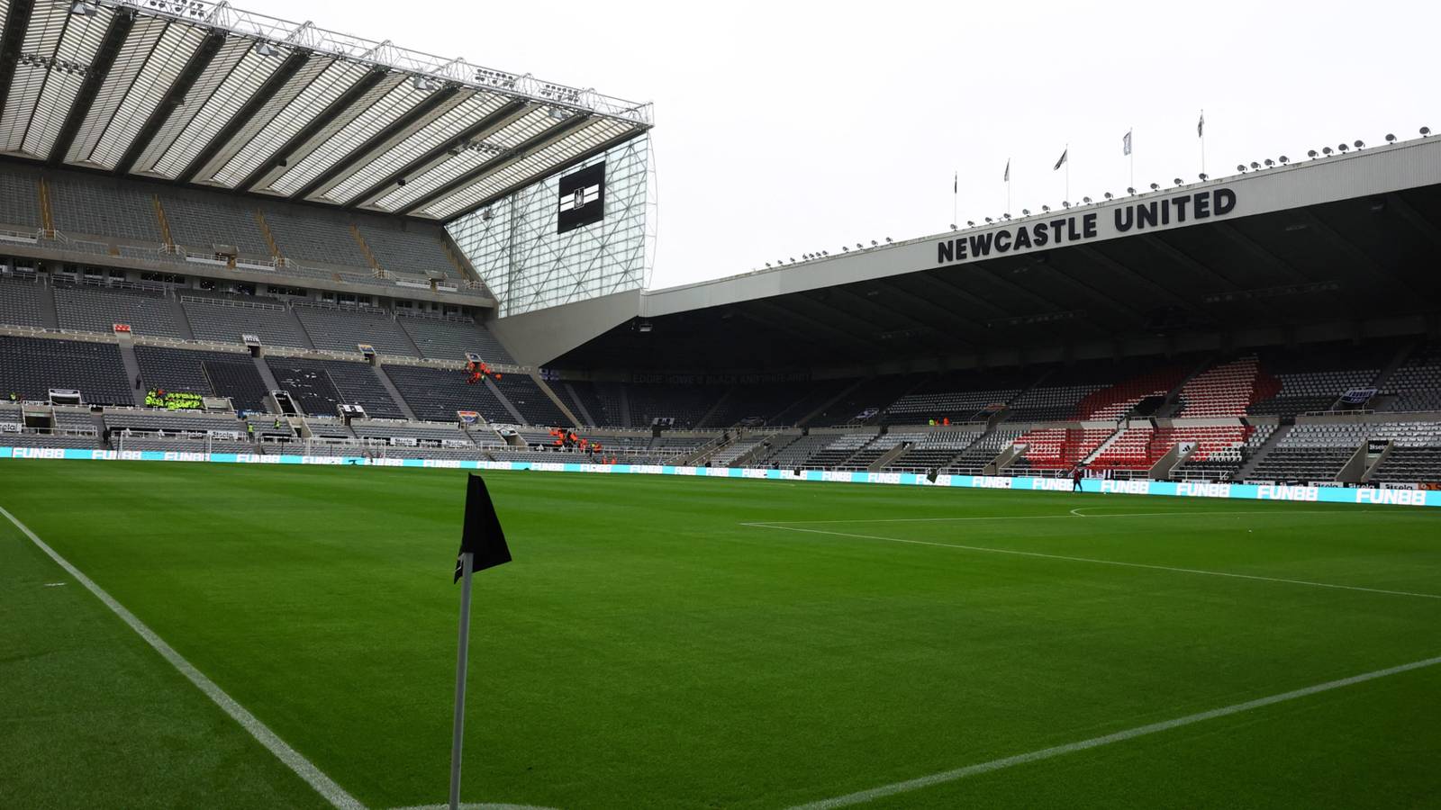 Newcastle vs Sunderland: Fan Needs CPR Amid Tyne–Wear Derby Clashes