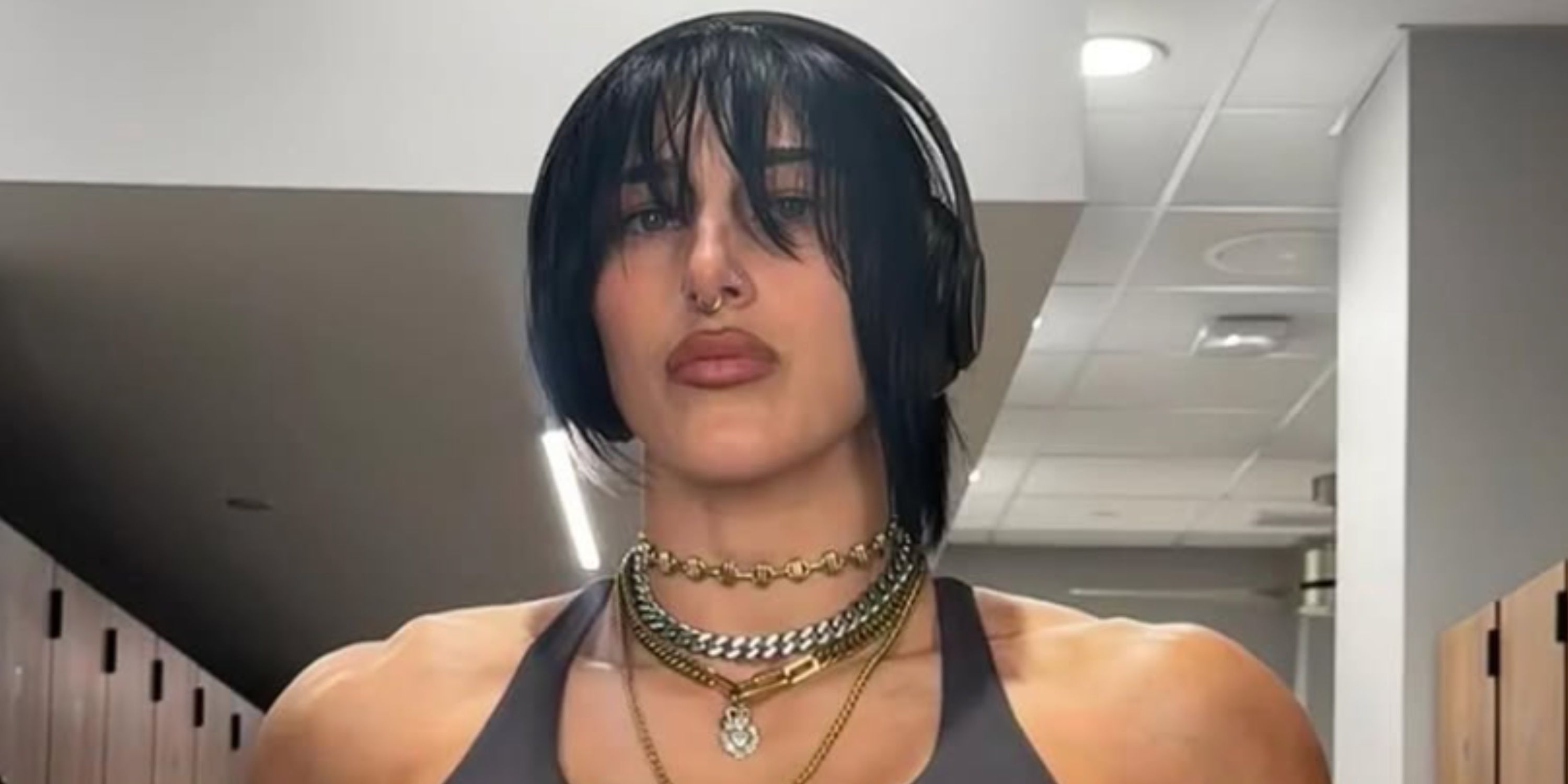 Rhea Ripley Flexes Gigantic Back Muscles on WWE Raw