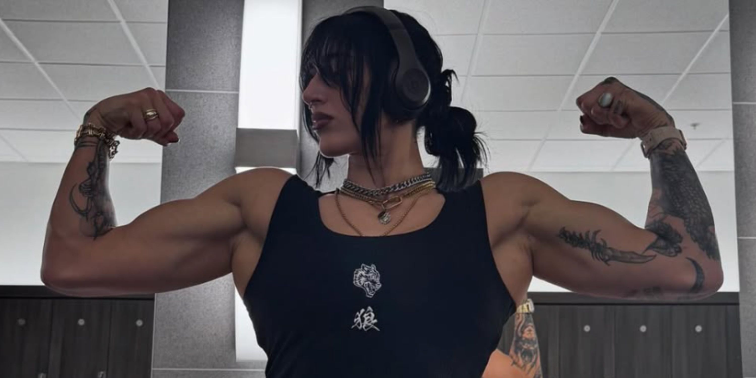 Rhea Ripley Flexes Gigantic Back Muscles on WWE Raw