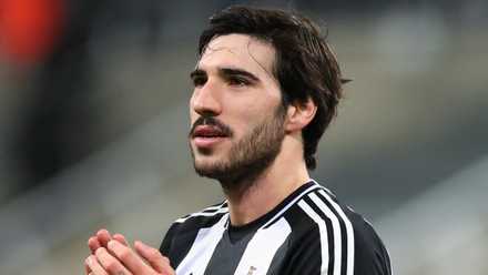 Sandro Tonali applauding the Newcastle United supporters
