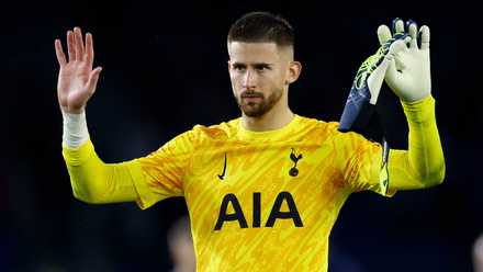 Guglielmo Vicario apologising to the Tottenham Hotspur supporters