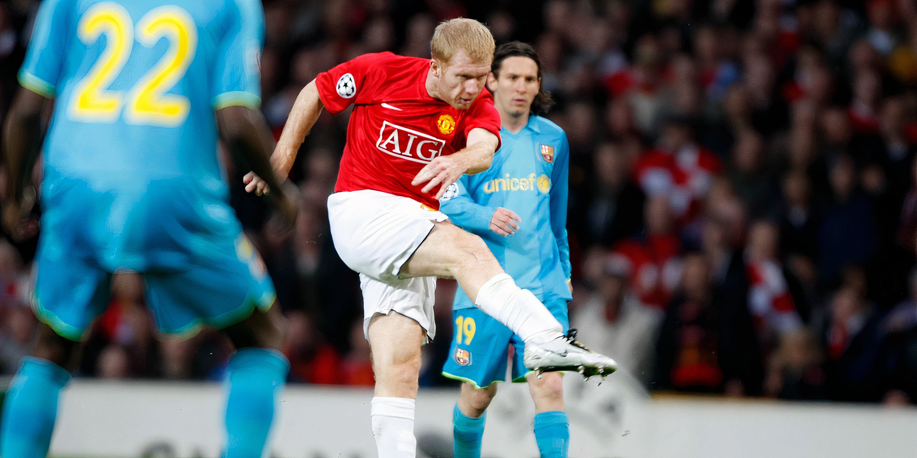 Paul Scholes scores against Barcelona