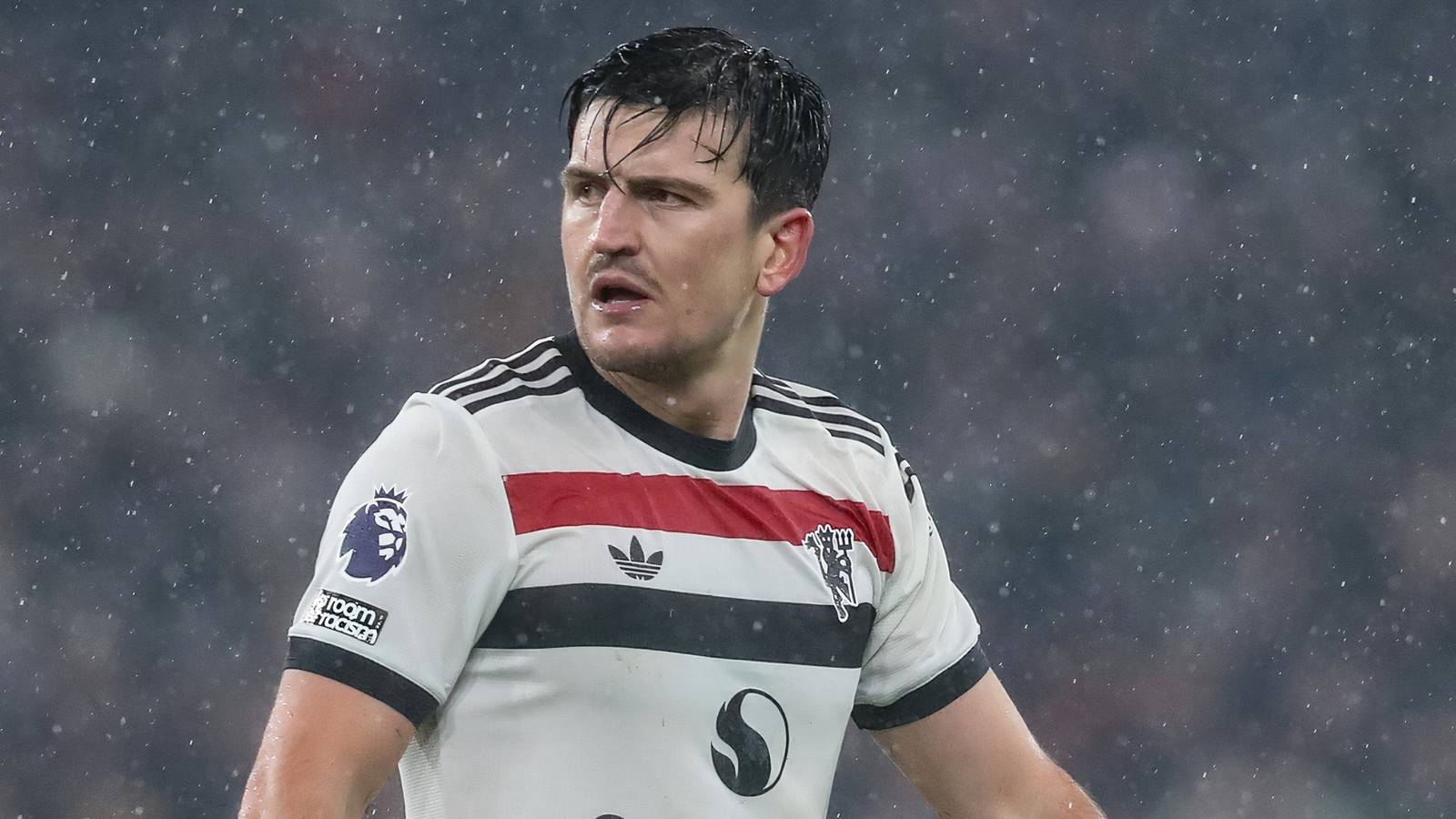 Video Shows How Man Utd Players Reacted To Harry Maguire S Late Miss V