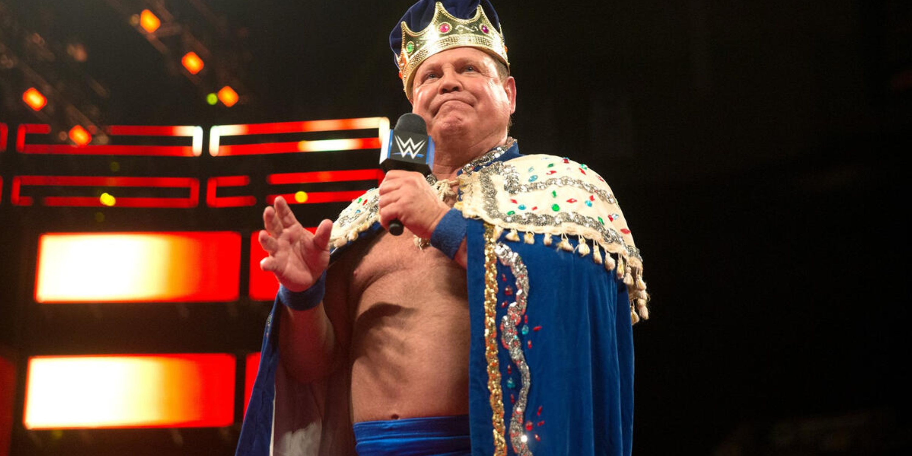 jerry-lawler Les 10 lutteurs les plus âgés à avoir concouru dans l'histoire de la WWE (classés)