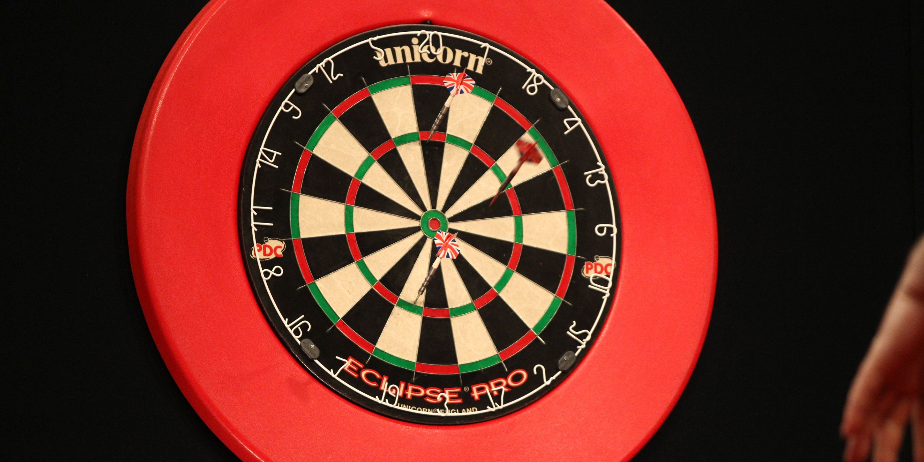 what-darts-players-do-during-advert-breaks