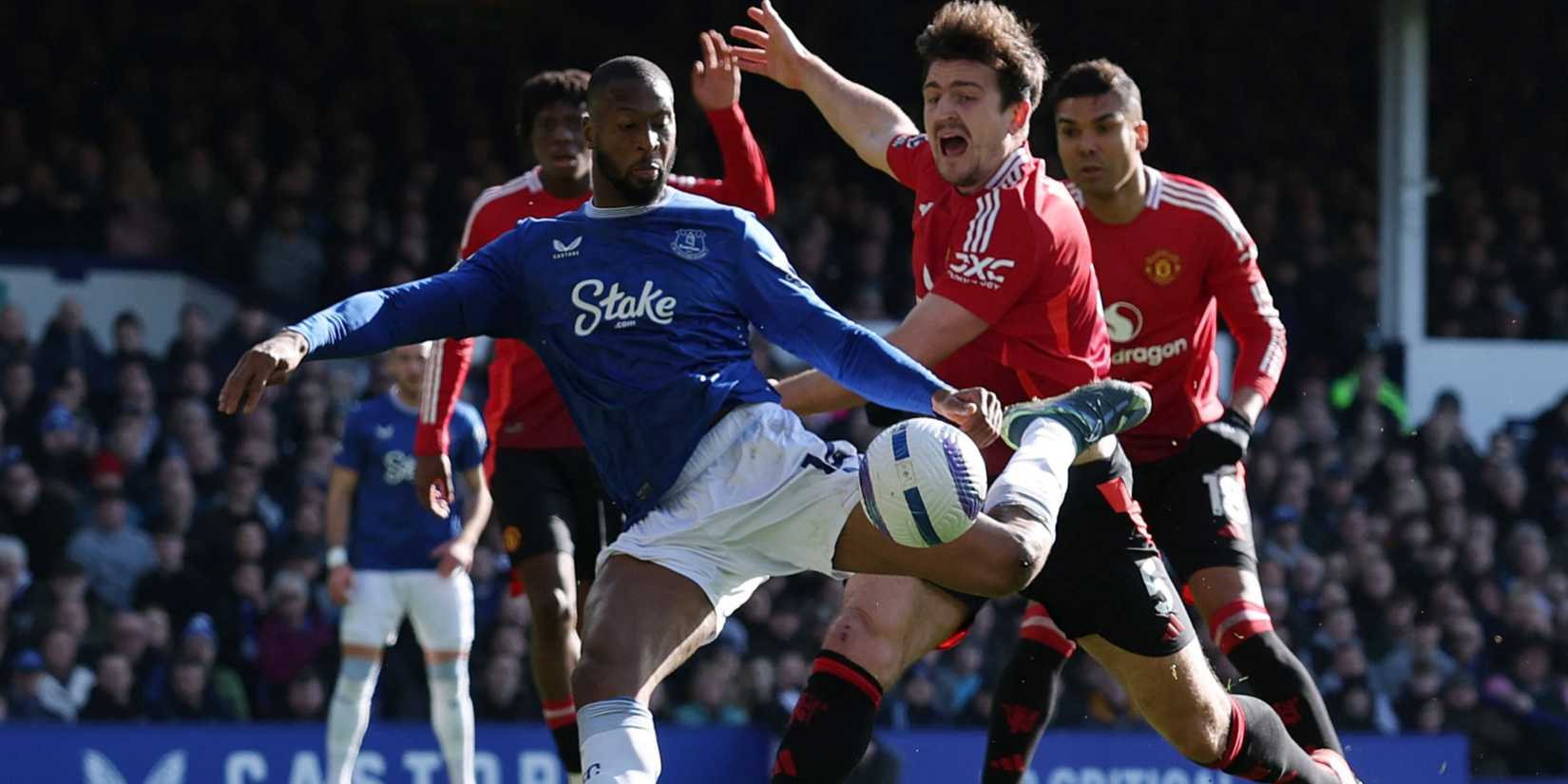 Beto scores against Manchester United