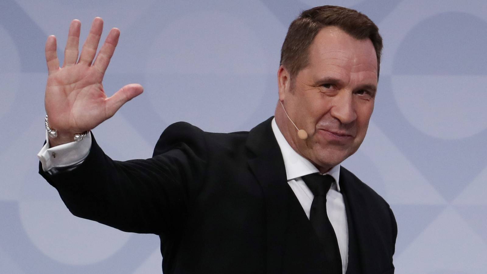 David Seaman Backs Leeds' James Trafford to Be England No.1 at Euro 2028