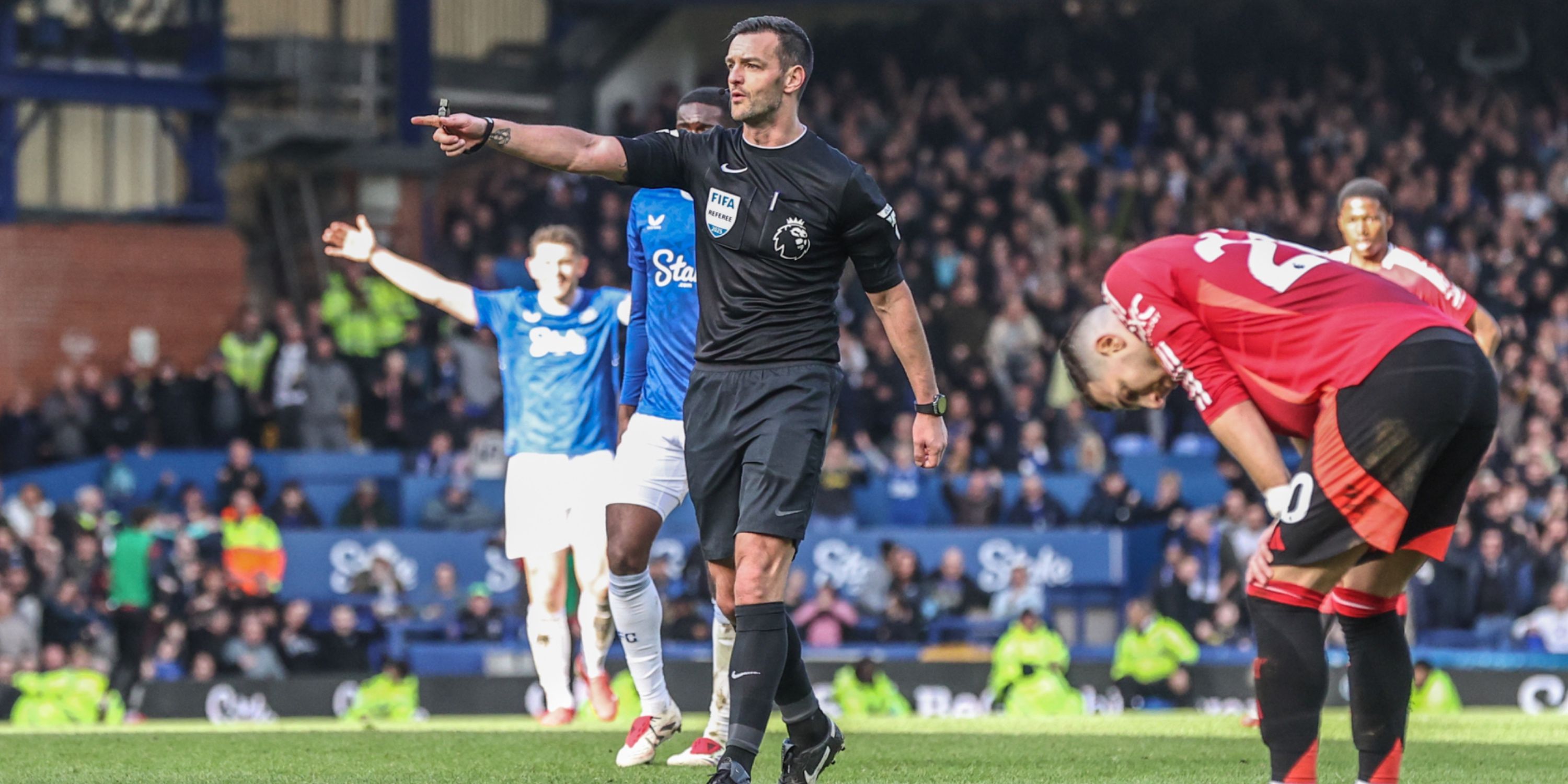 Everton Man Utd penalty