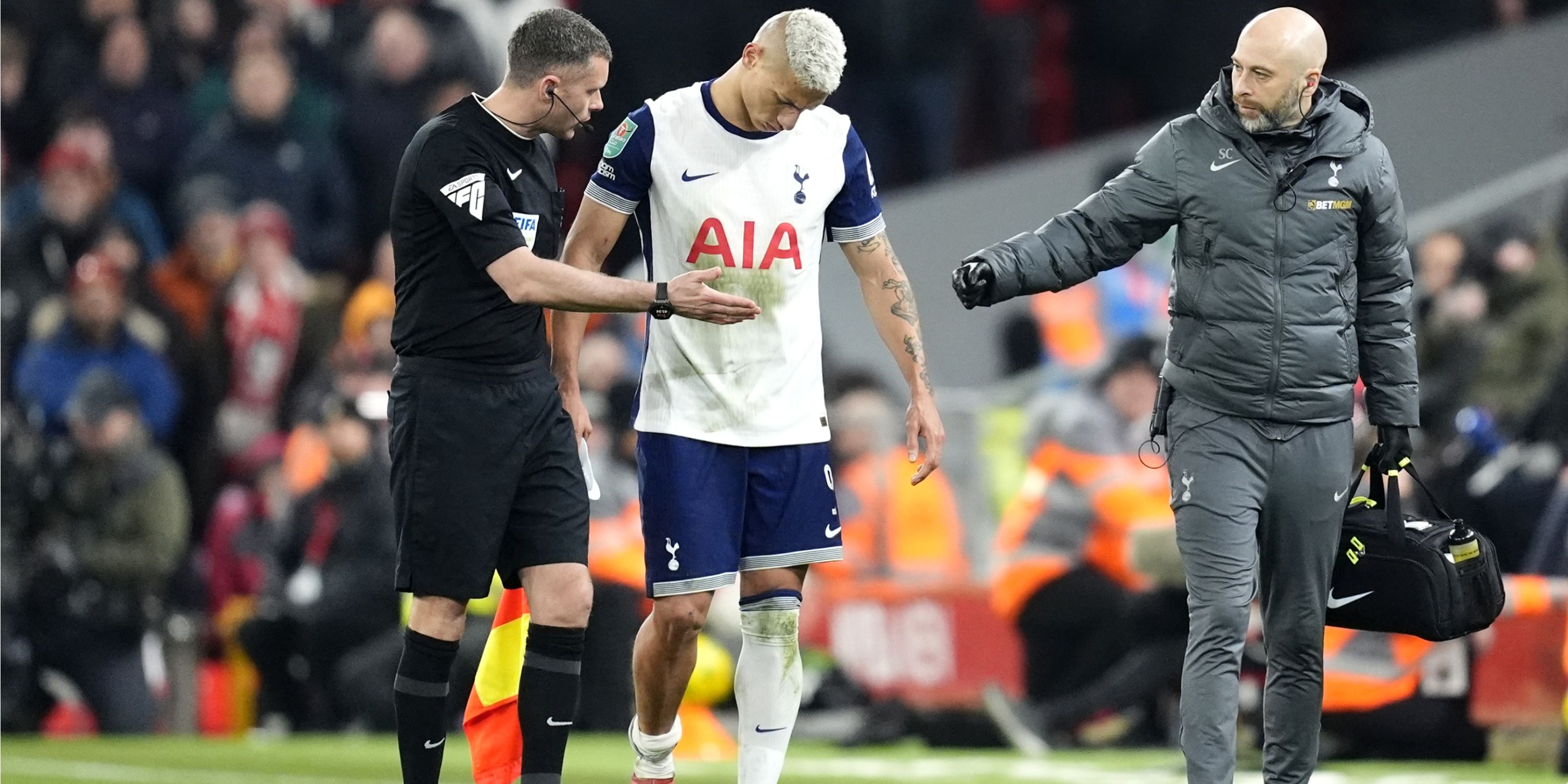 Richarlison walking off injured against Liverpool