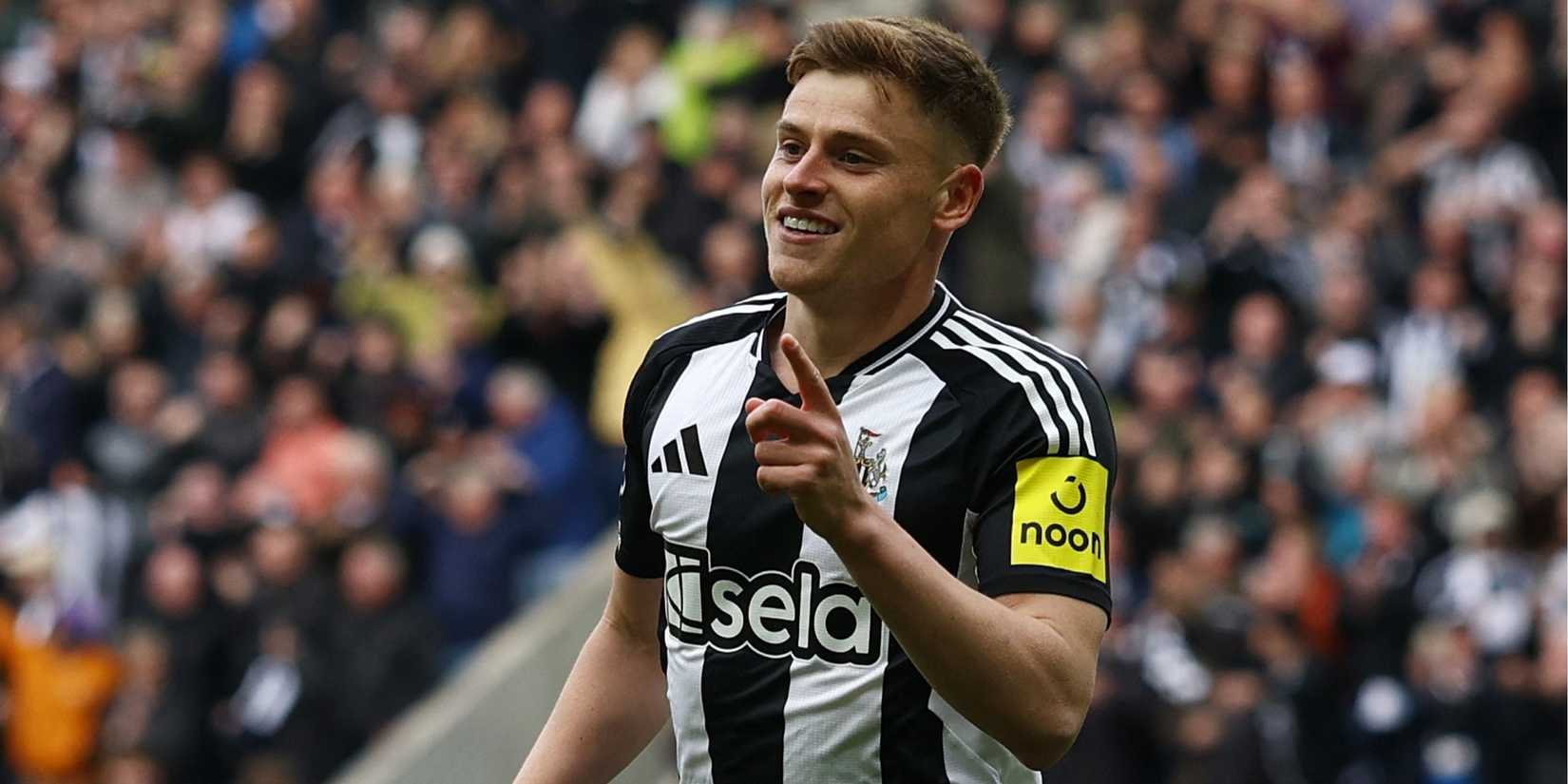 Harvey Barnes celebrating scoring against Manchester United