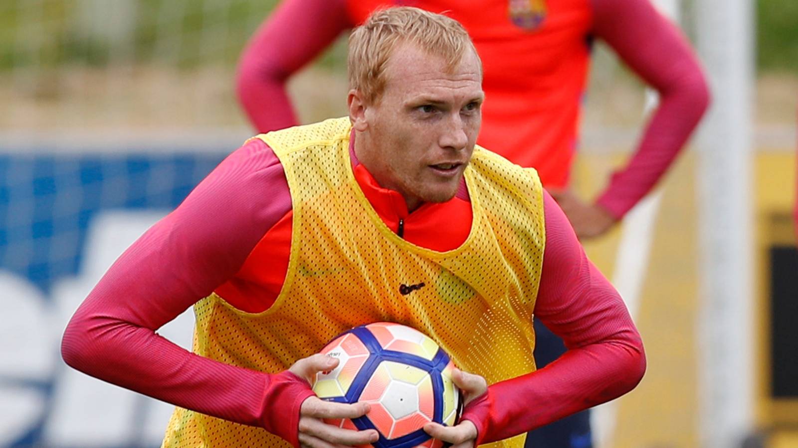 Former Barcelona Player Jeremy Mathieu Appears to Now be Living Very ...