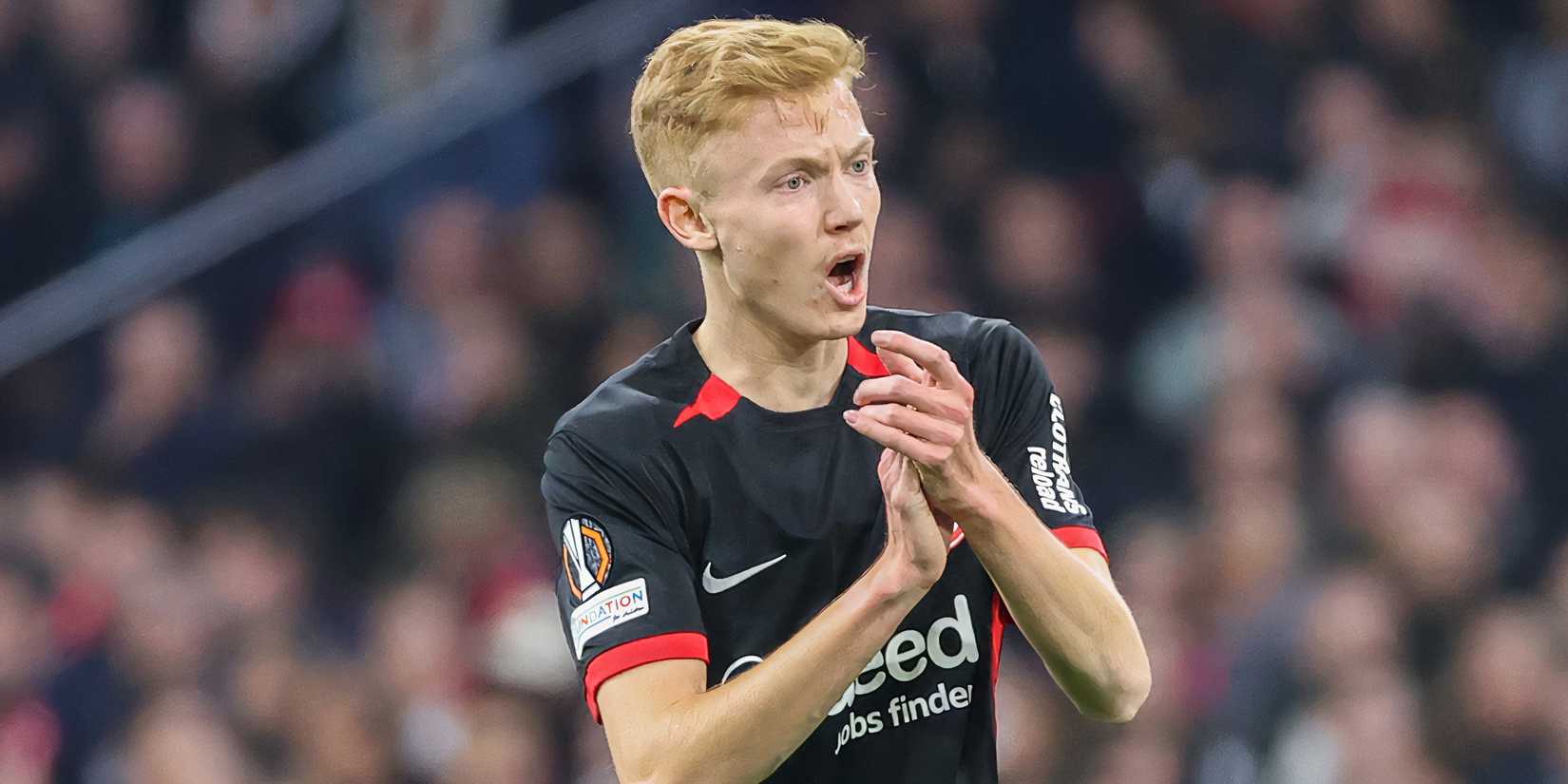 Hugo Larsson in action for Eintracht Frankfurt