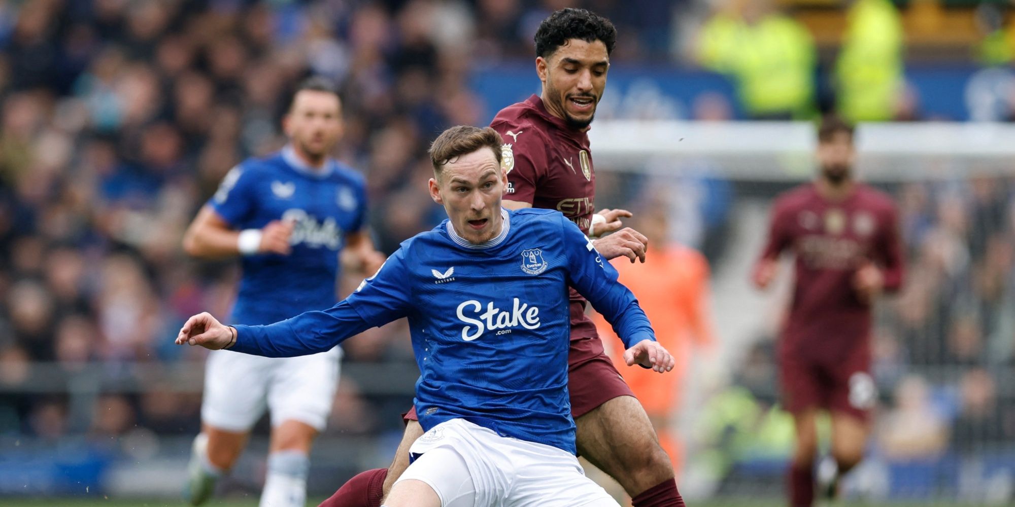 Cầu thủ Everton ăn mừng bàn thắng tại sân nhà