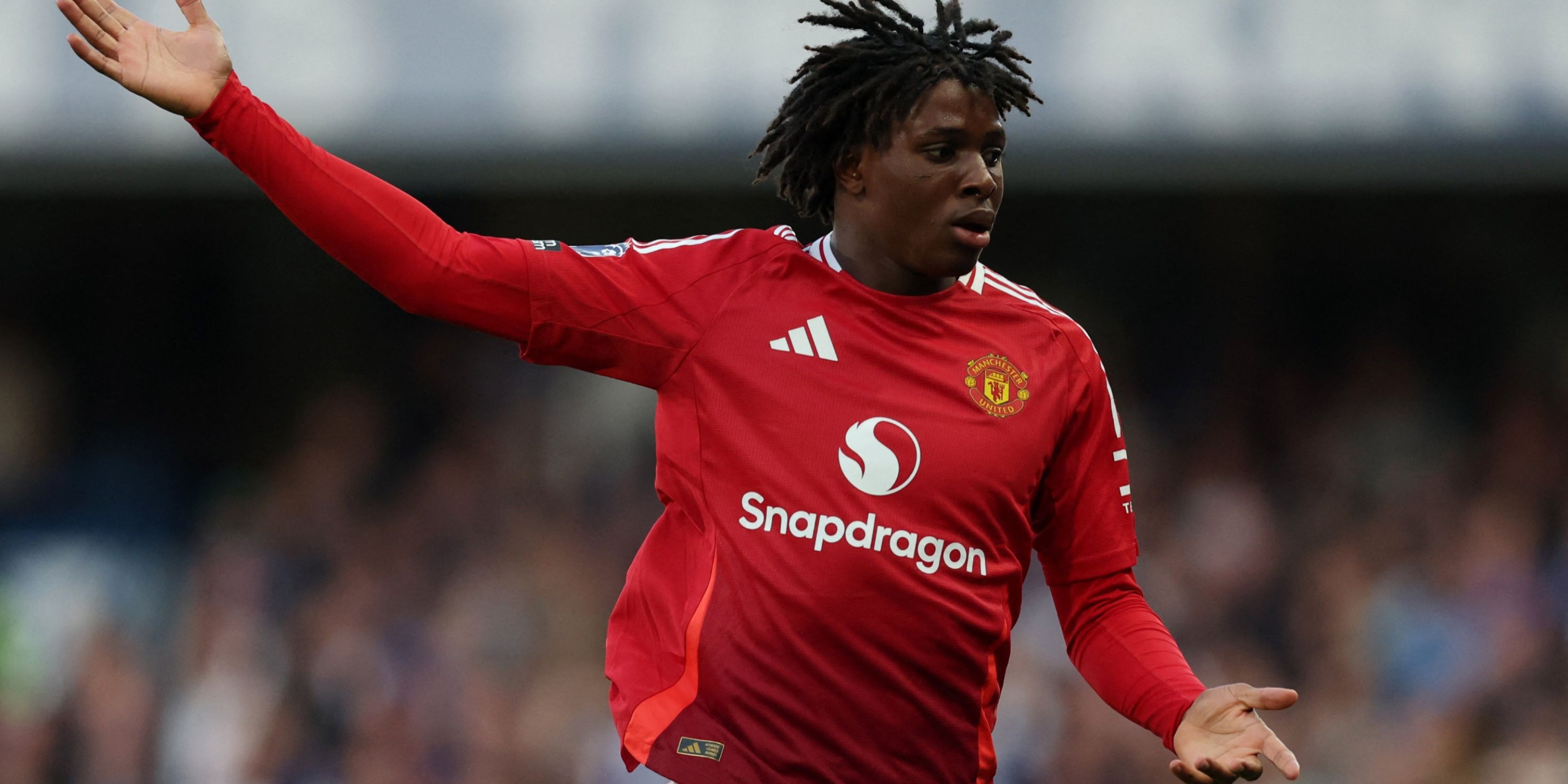 Patrick Dorgu in action for Manchester United
