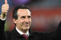 Aston Villa manager Unai Emery gives the thumbs-up