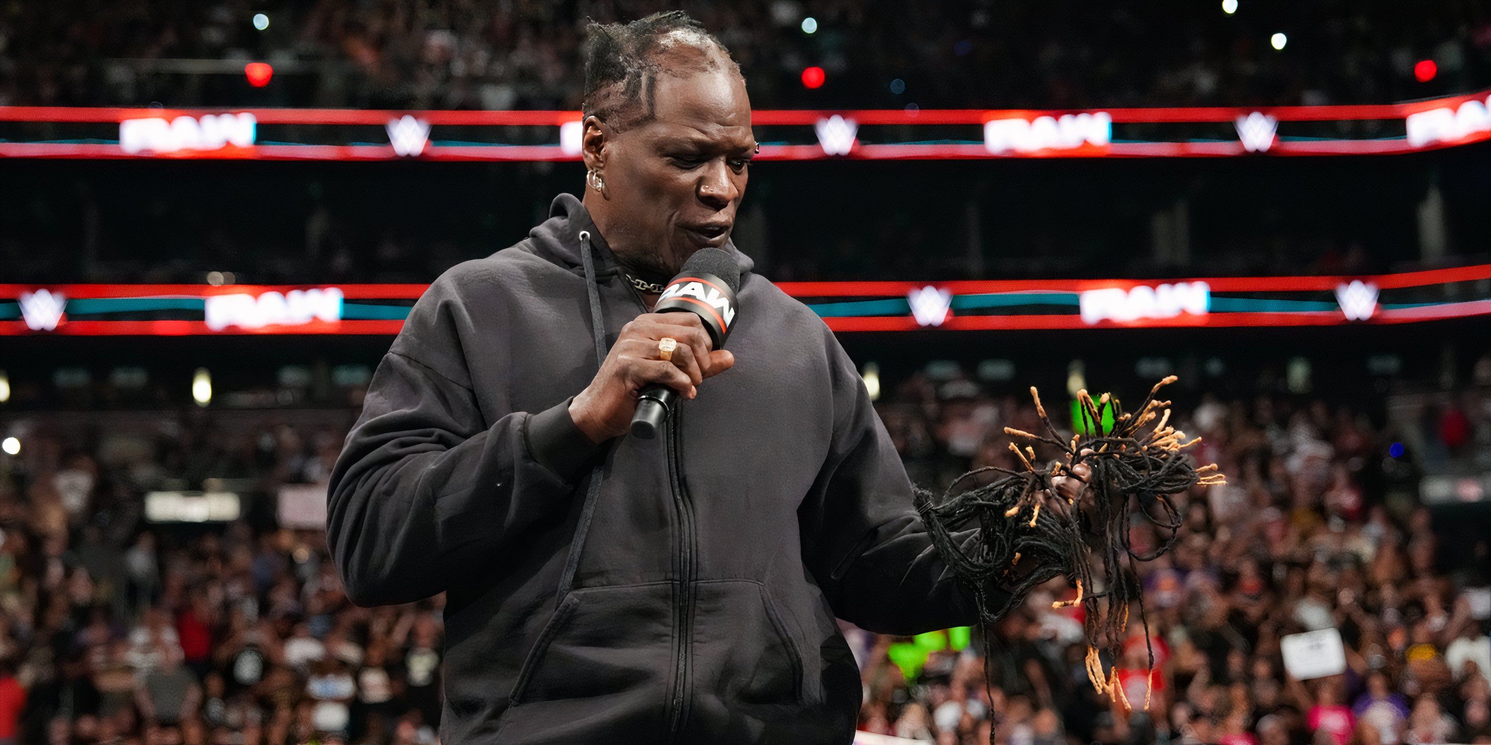 Ron 'R-Truth' Killings Shows Off New Look After Cutting Hair on WWE Raw