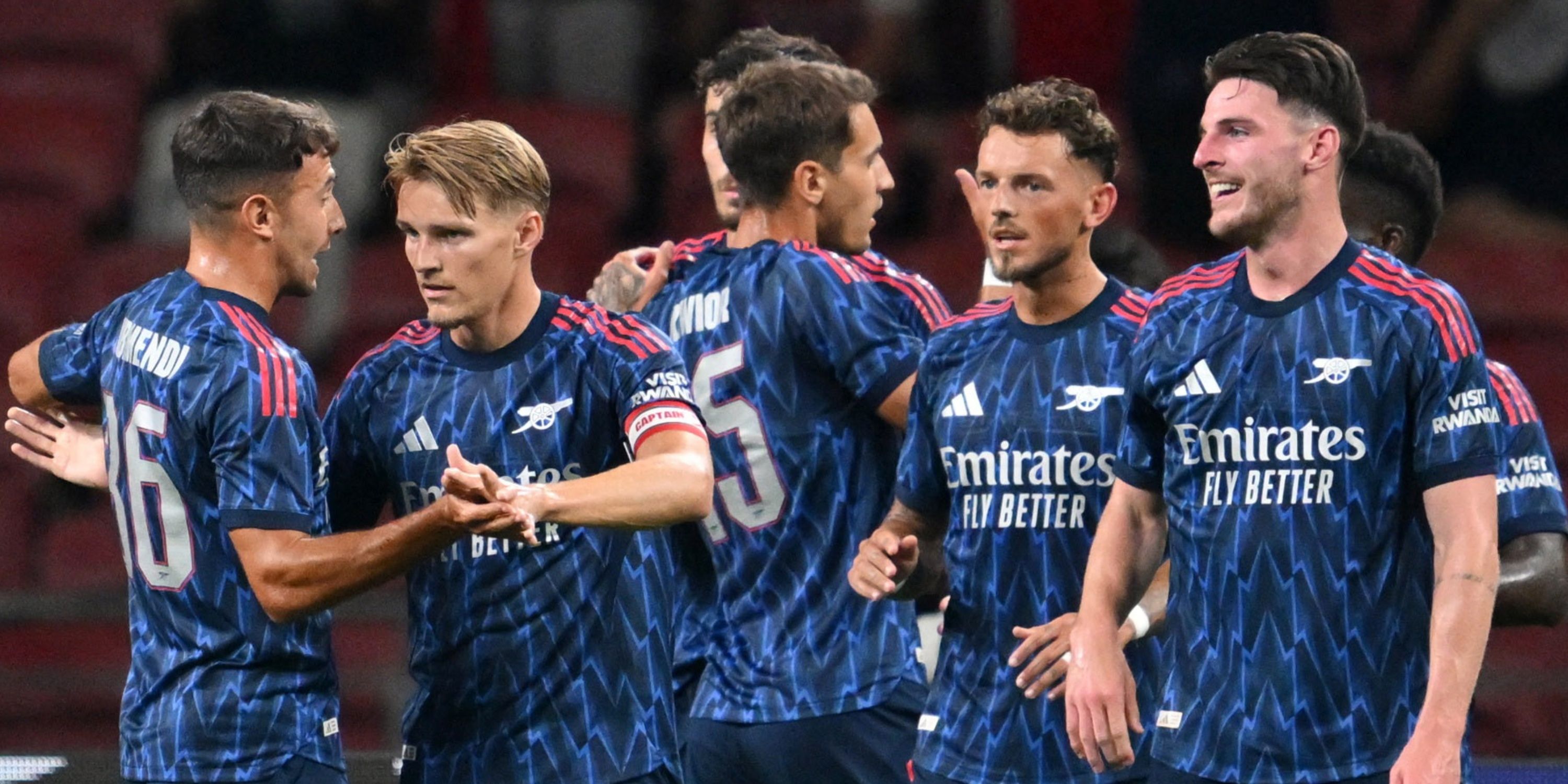 Arsenal Bizarrely Lift Trophy 15 Minutes After Losing Pre-Season Penalty  Shootout
