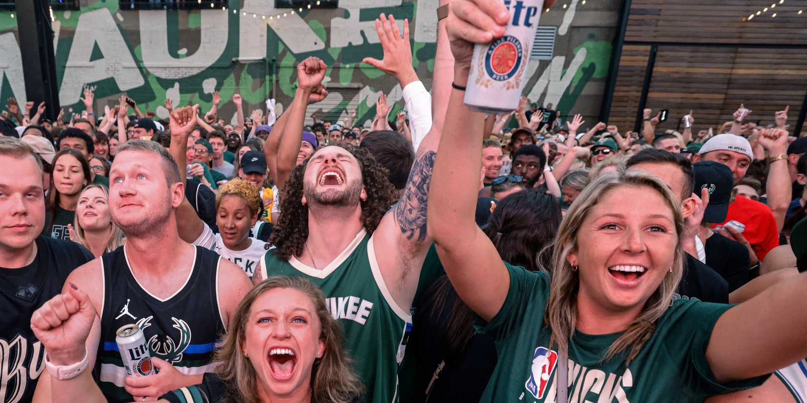 milwaukee bucks fans