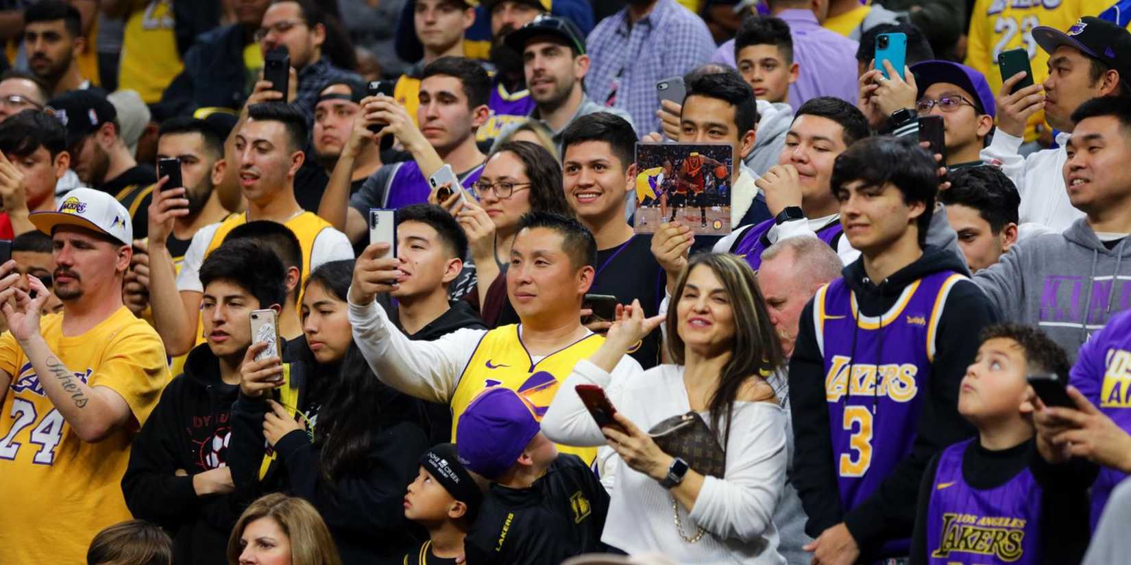 AI Named and Ranked 10 Best NBA Fanbases of All Time