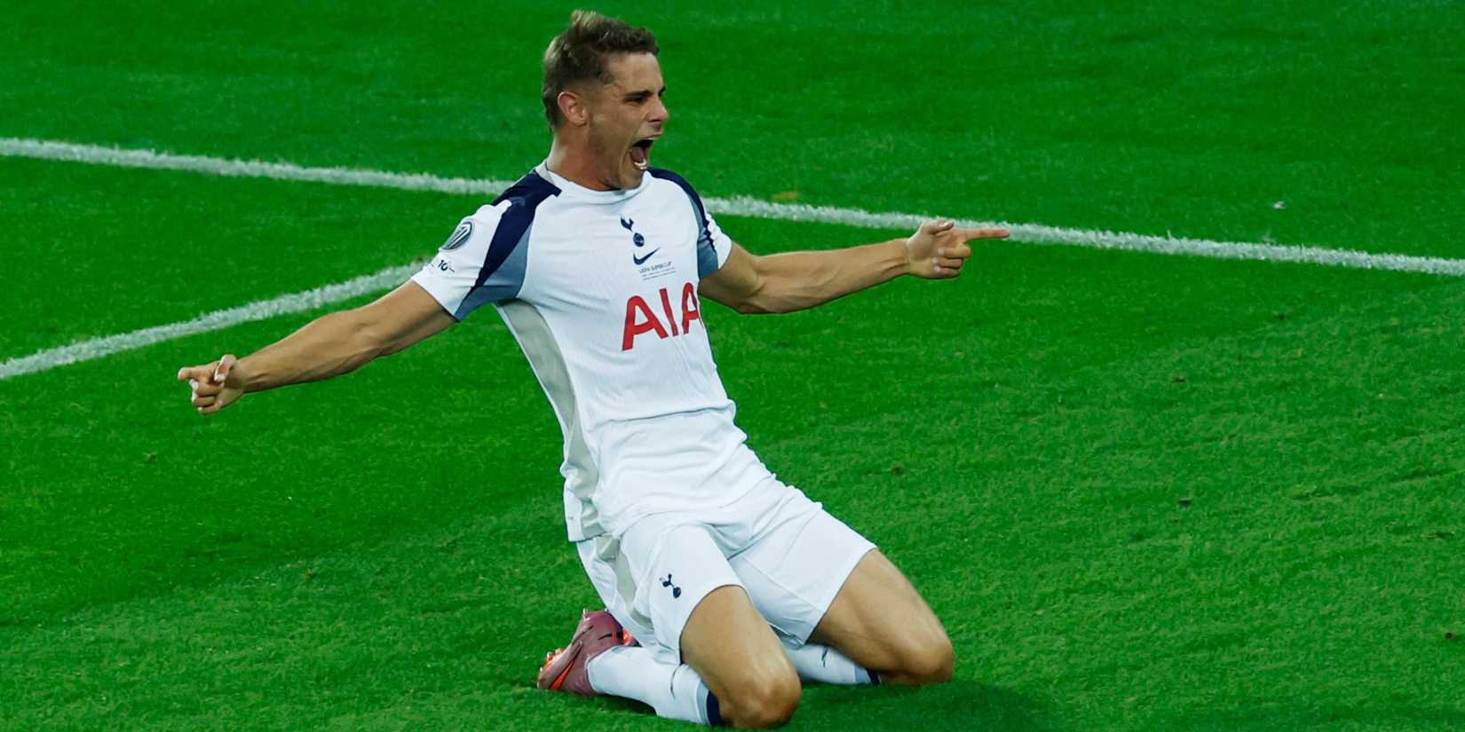 Micky van de Ven celebrating after scoring against PSG in the Supercup