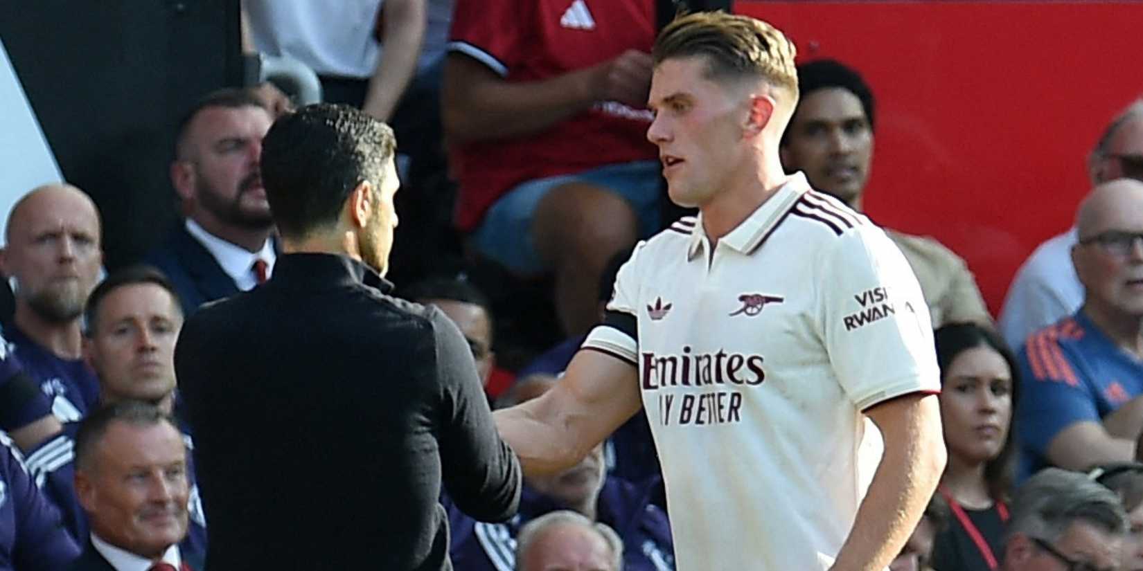 Viktor Gyokeres shakes hands with manager Mikel Arteta after being substituted