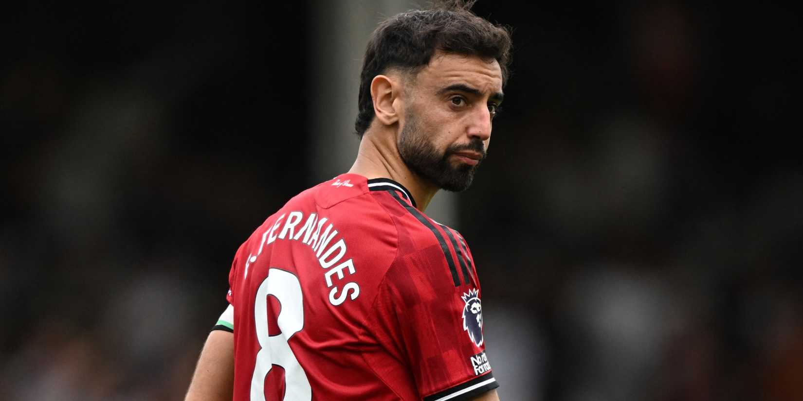 Manchester United's Bruno Fernandes vs Fulham