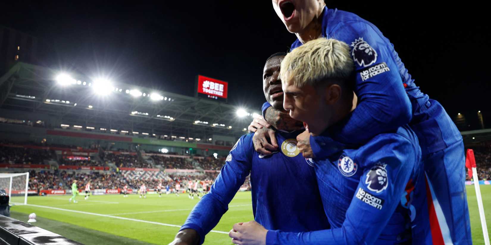 Alejandro Garnacho celebrates with teammates after Chelsea's second goal against Brentford