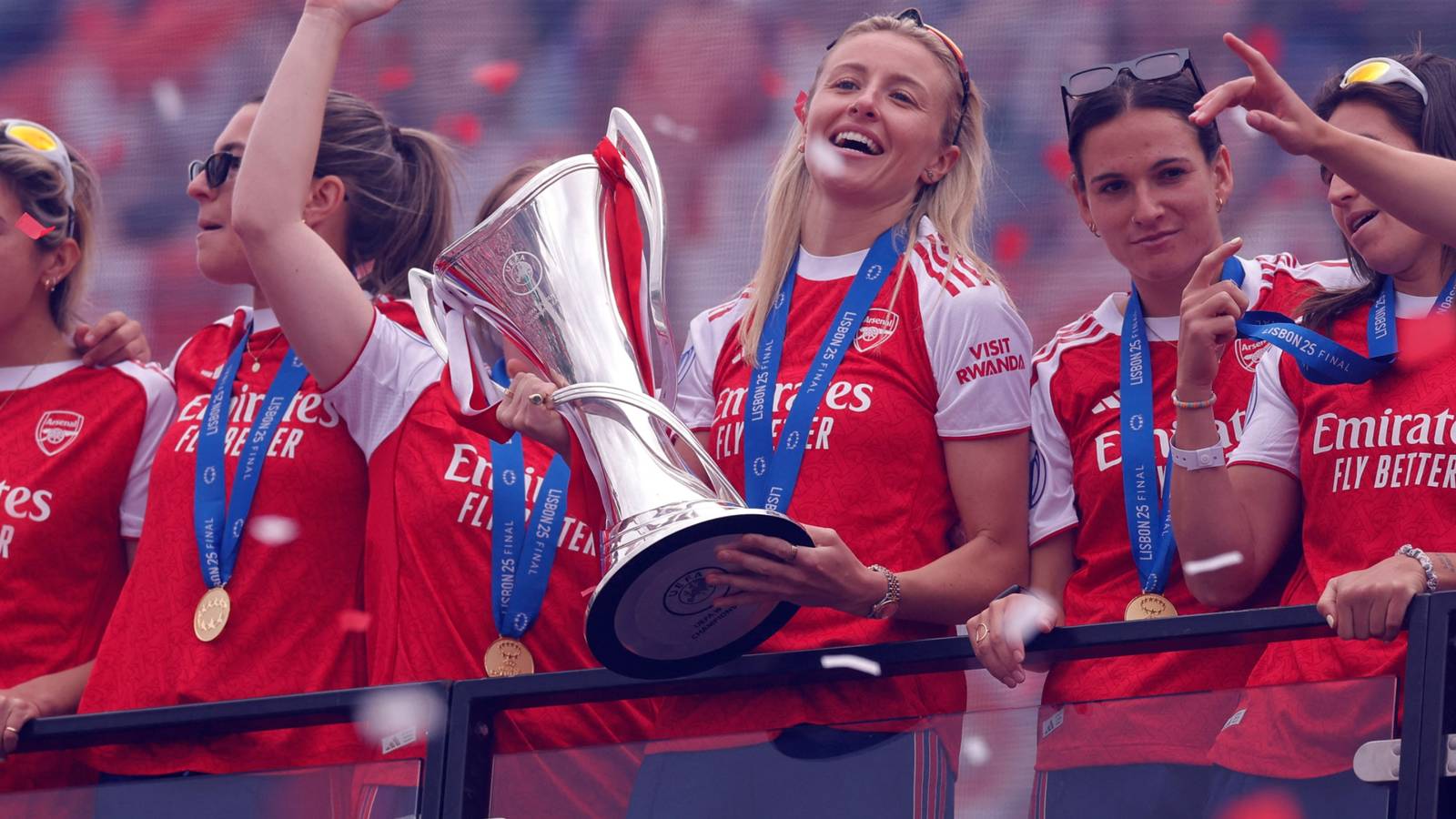 Arsenal Women's Defender Signs New Contract