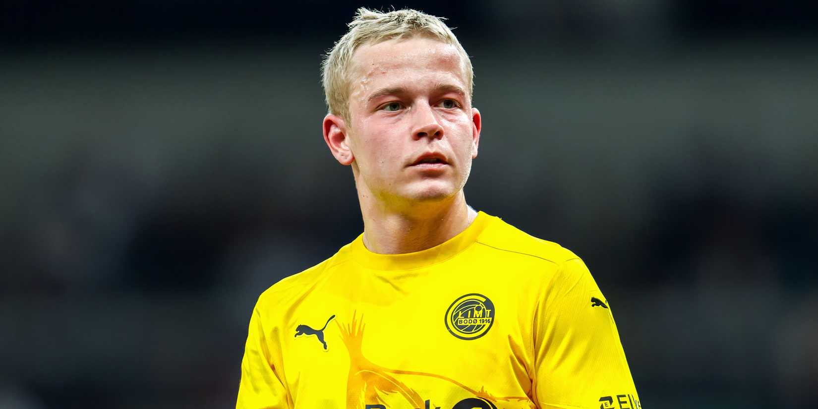Sondre Auklend applauding the Bodo/Glimt supporters