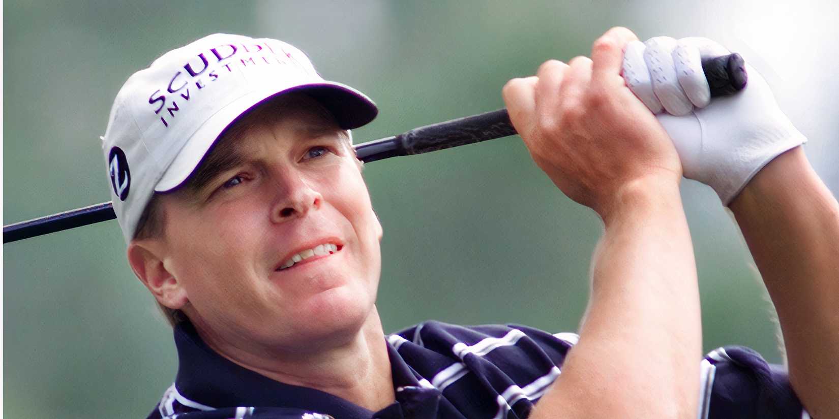 Steve Stricker playing golf