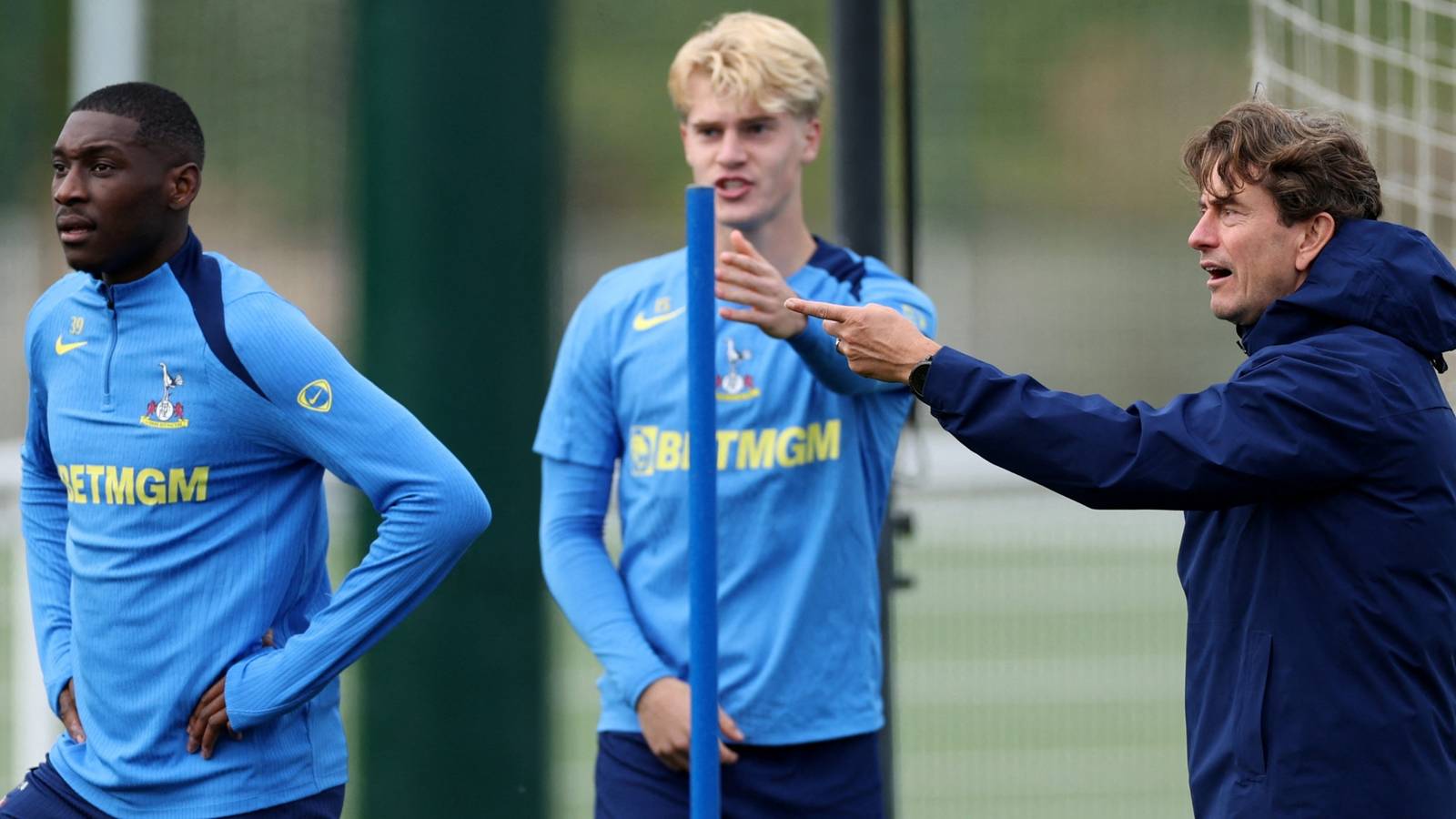 Spurs Champions League travelling squad spotted as 12 players missing - GiveMeSport Spurs Champions League travelling squad spotted as 12 players missing - GiveMeSport