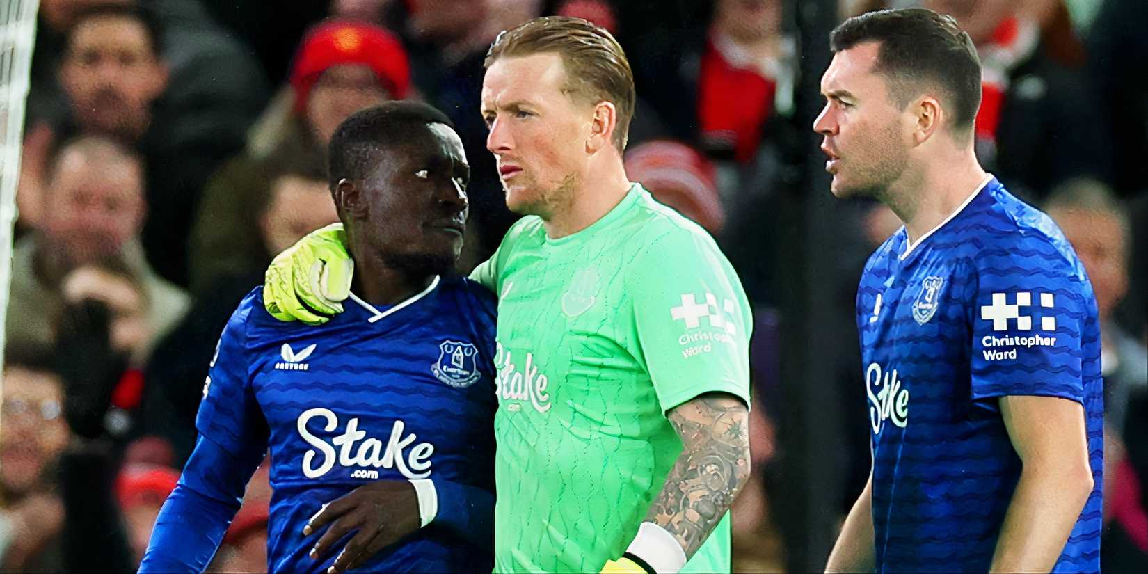 Idrissa Gueye is sent off vs Man United