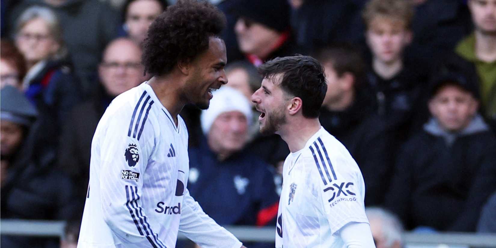 Joshua Zirkzee and Mason Mount celebrating after Manchester United score against Crystal Palace in the Premier League