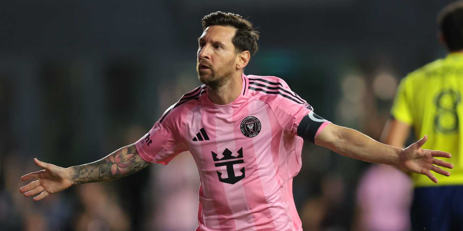 Lionel Messi celebrates a goal