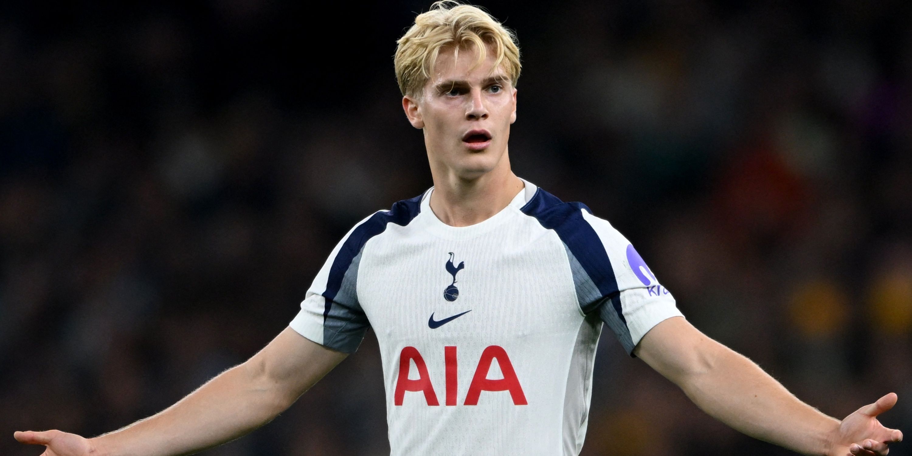 Lucas Bergvall in action for Tottenham Hotspur