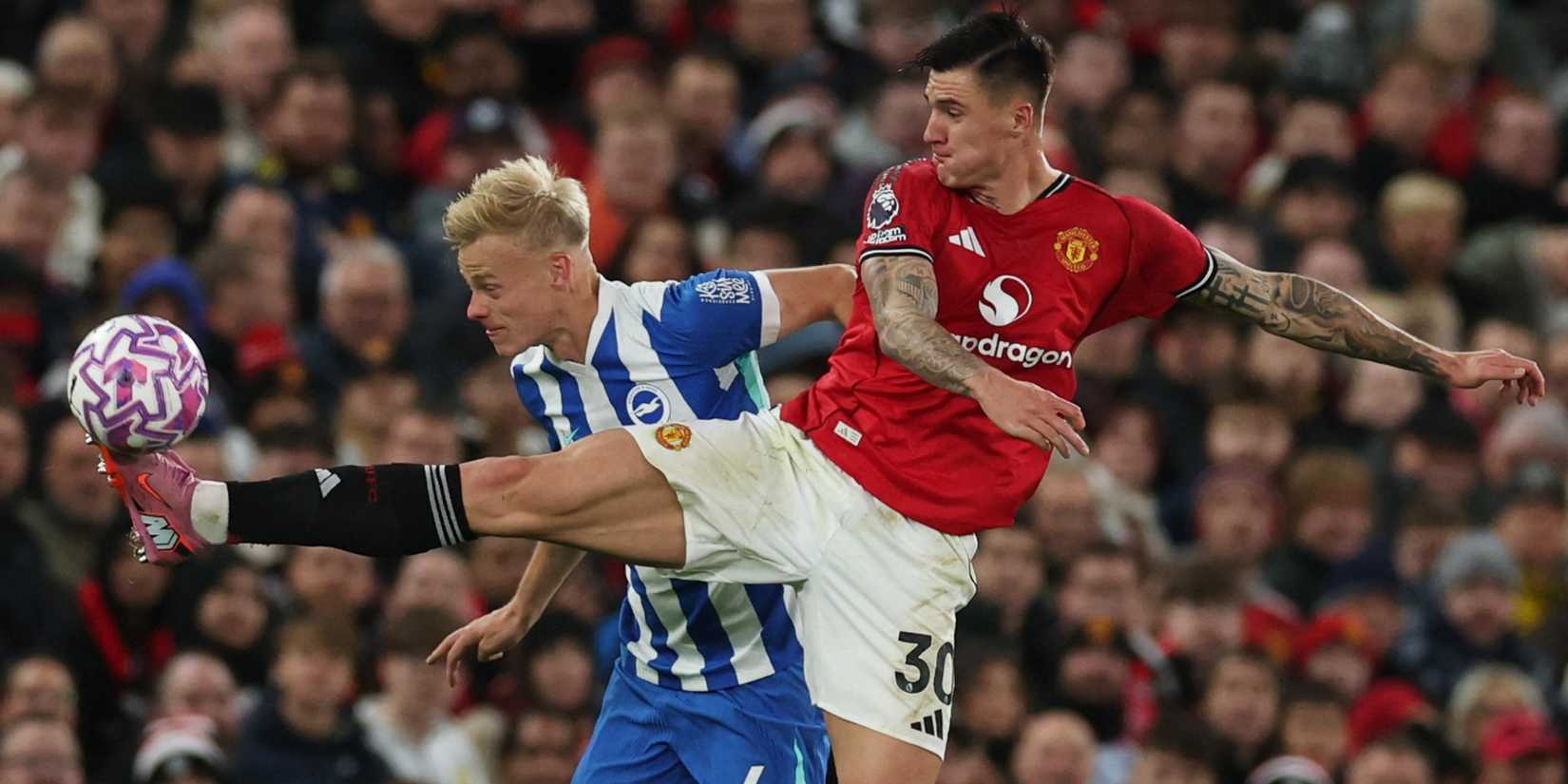 Manchester United's Benjamin Sesko in action with Brighton & Hove Albion's Jan Paul van Hecke.