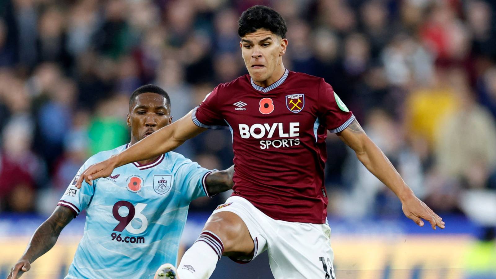 Spurs Set To Offer West Ham Sweap Deal For Fernandes Transfer - GiveMeSport