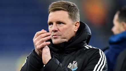 Newcastle United manager Eddie Howe applauds fans after the match vs Everton