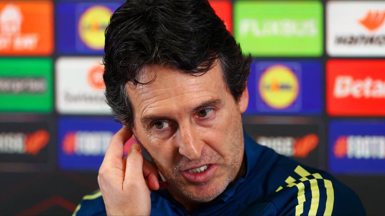 Emi Martinez Wants to Leave Aston Villa in 'Surprise' Transfer