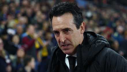 Unai Emery looks on during Aston Villa v Young Boys